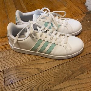 Women’s size 11... excellent condition